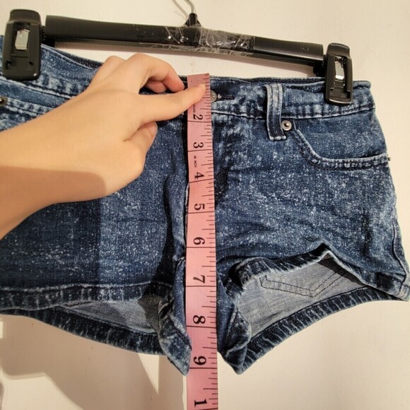 Levi's Blue Distressed White Speckled Denim Jean Short Shorts Size 24 - Picture 7 of 14